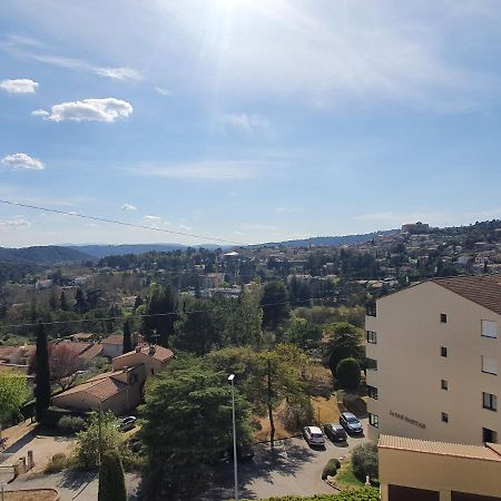 La vue du château - tout confort Gréoux-les-Bains Exterior foto