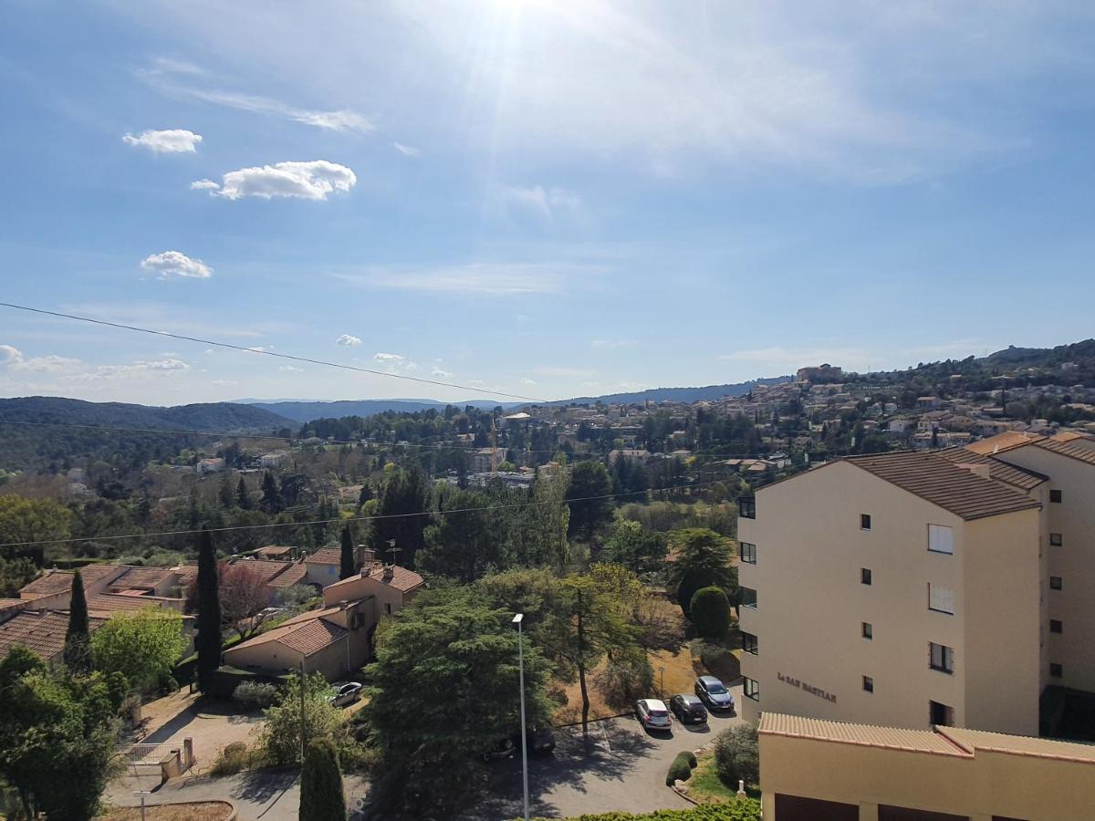 La vue du château - tout confort Gréoux-les-Bains Exterior foto
